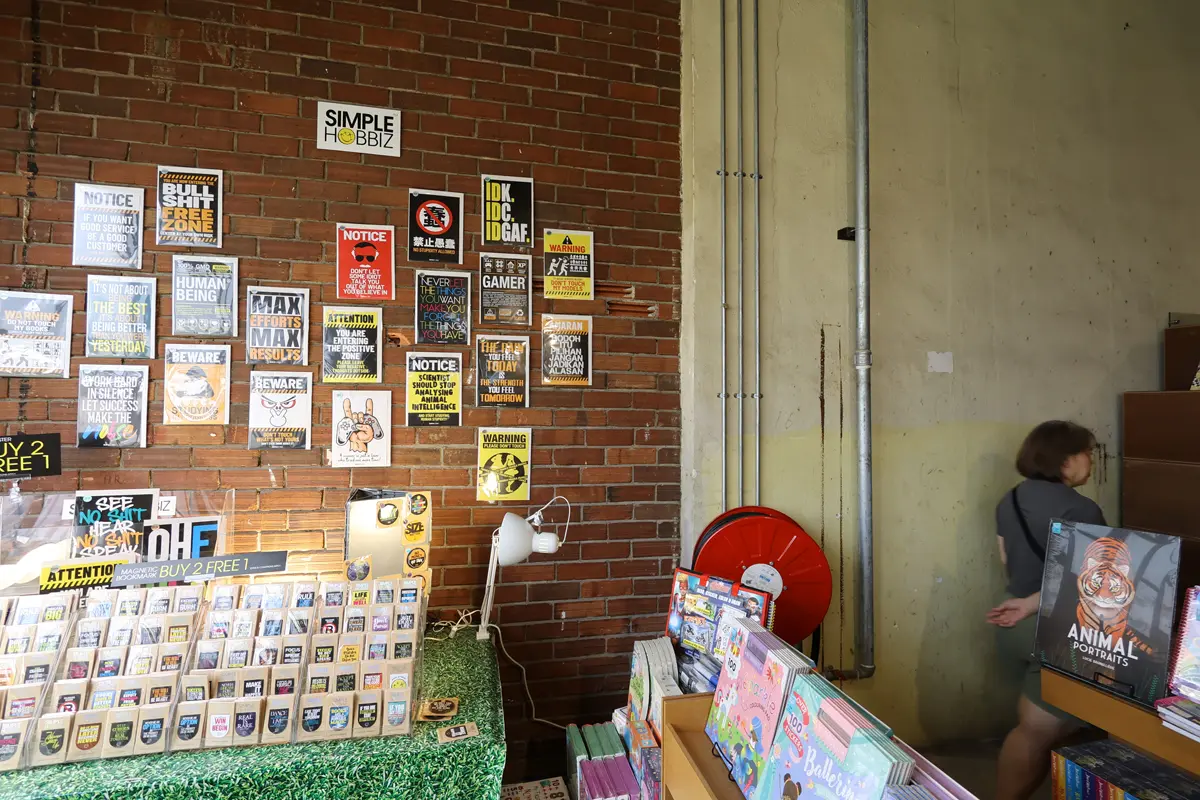 マレーシア クアラルンプールの「奇妙な」書店、BookXcess RexKLの館内