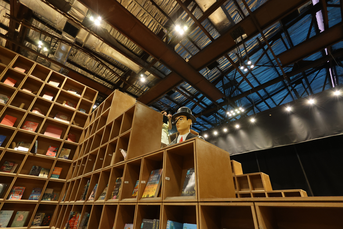 マレーシア クアラルンプールの「奇妙な」書店、BookXcess RexKLの館内