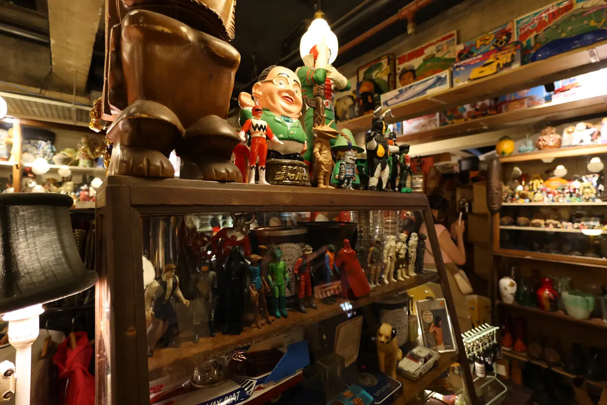 マレーシア クアラルンプールの「奇妙な」書店、BookXcess RexKLの館内