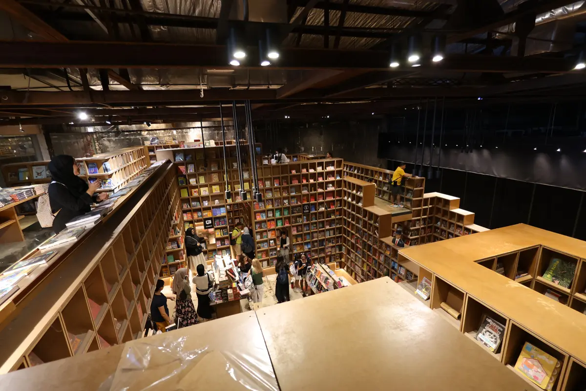 マレーシア クアラルンプールの「奇妙な」書店、BookXcess RexKLの館内