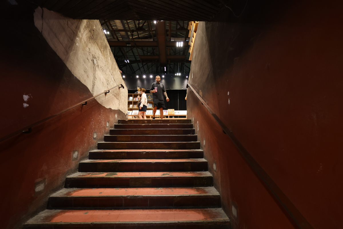 マレーシア クアラルンプールの「奇妙な」書店、BookXcess RexKLの館内