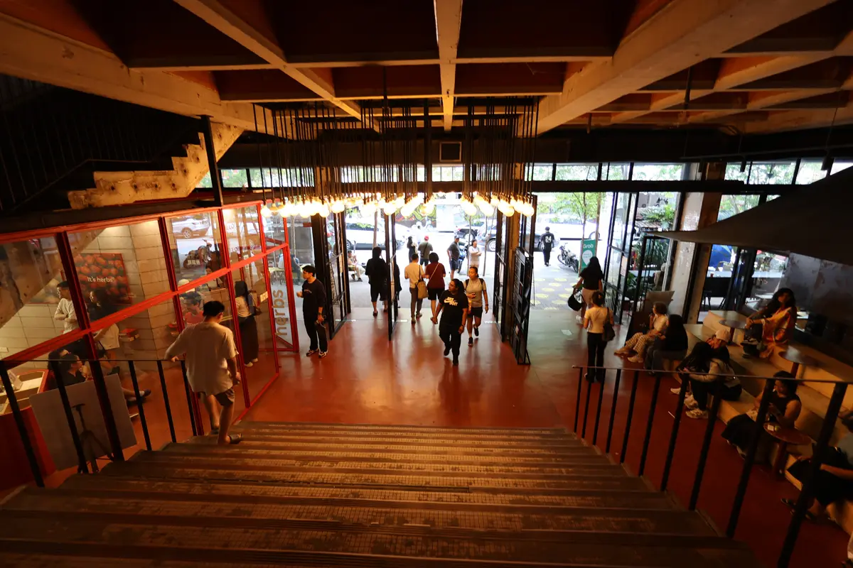 マレーシア クアラルンプールの「奇妙な」書店、BookXcess RexKLの館内