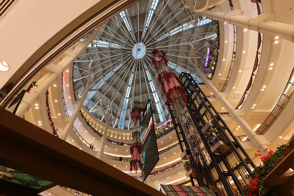 マレーシア クアラルンプールの「ペトロナス・ツインタワー」併設のショッピングモール、スリアKLCC