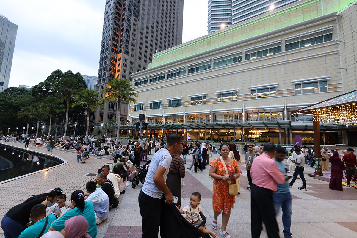 マレーシア クアラルンプールの「ペトロナス・ツインタワー」併設のショッピングモール、スリアKLCC前