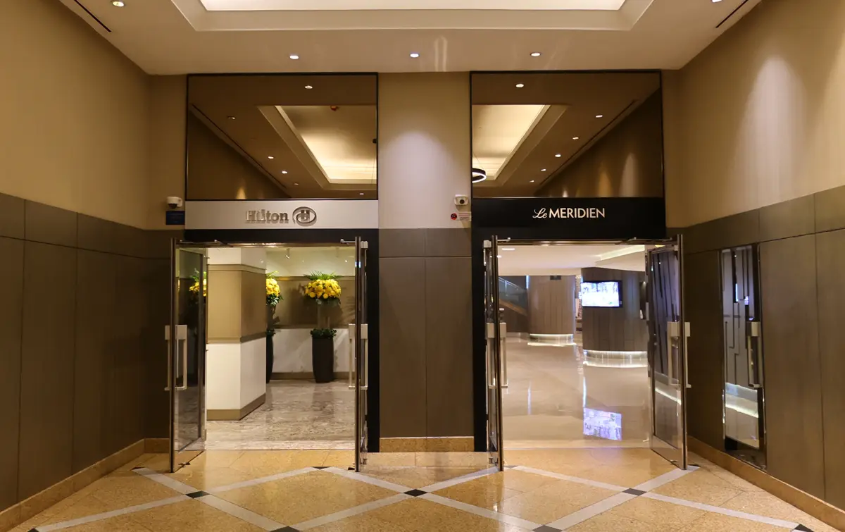 マレーシアの「ヒルトンホテル」「メリディアンホテル」が並ぶエントランス