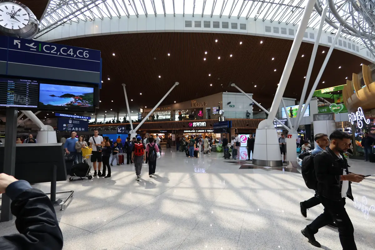 マレーシア クアラルンプール国際空港(KLIA)の到着ロビー