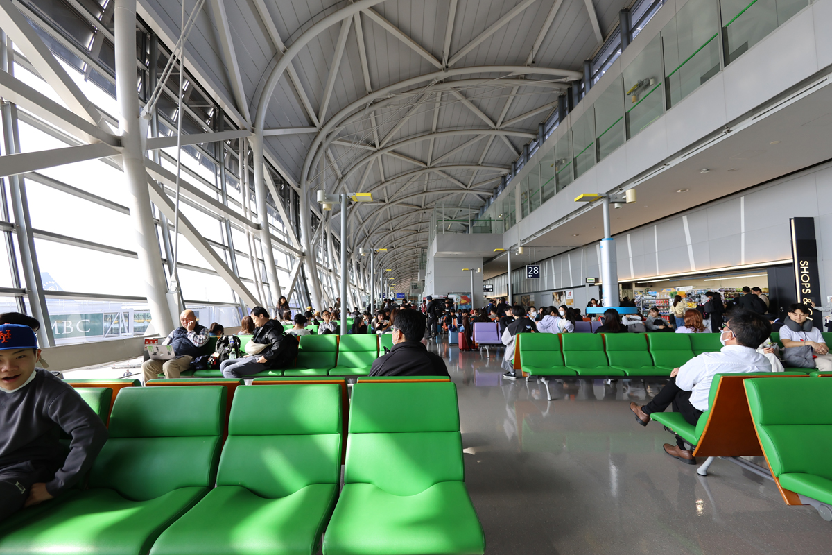 関西国際空港の出発ロビー