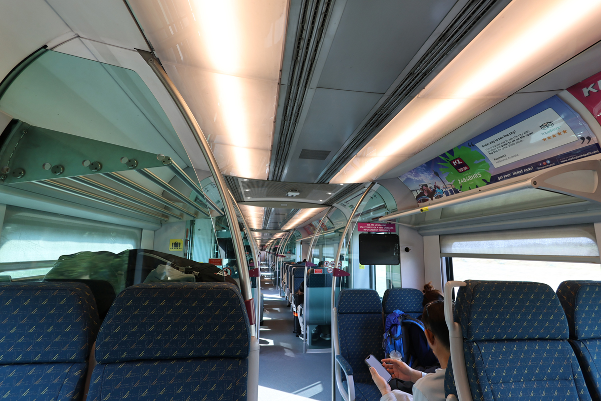 マレーシア空港から市内へと往くKLIAエクスプレスの車内