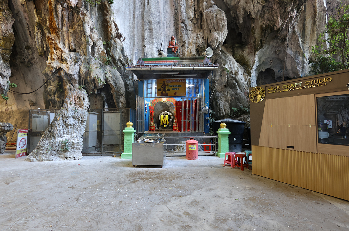 マレーシア クアラルンプールにあるバツー洞窟にて(寺院)