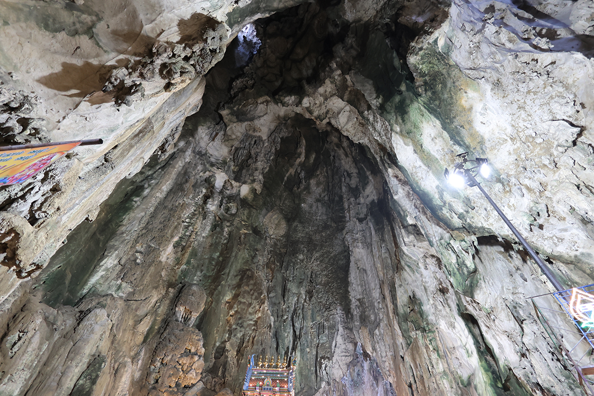 マレーシア クアラルンプールにあるバツー洞窟にて(洞窟内)