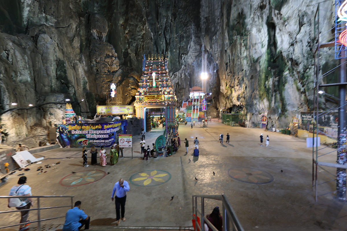 マレーシア クアラルンプールにあるバツー洞窟にて(洞窟内)