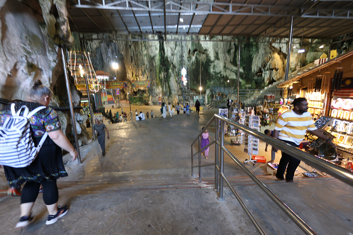 マレーシア クアラルンプールにあるバツー洞窟にて(階段)