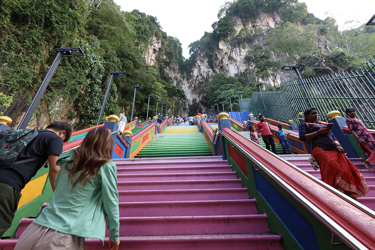 マレーシア クアラルンプールにあるバツー洞窟にて(階段)