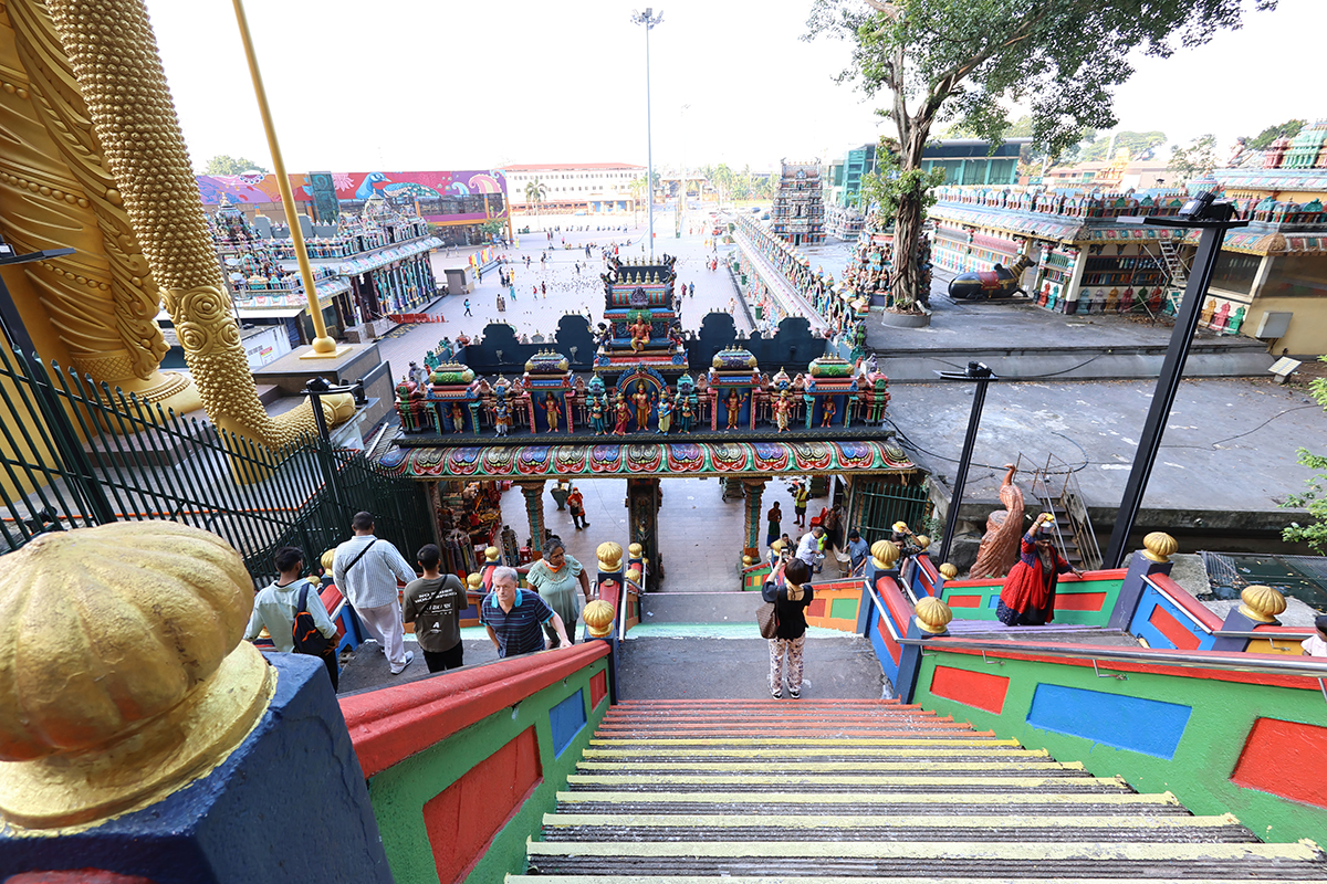 マレーシア クアラルンプールにあるバツー洞窟にて(階段)