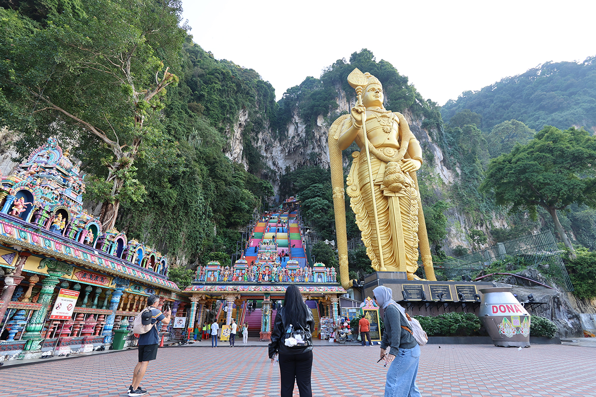 マレーシア クアラルンプールにあるバツー洞窟にて(仏像)