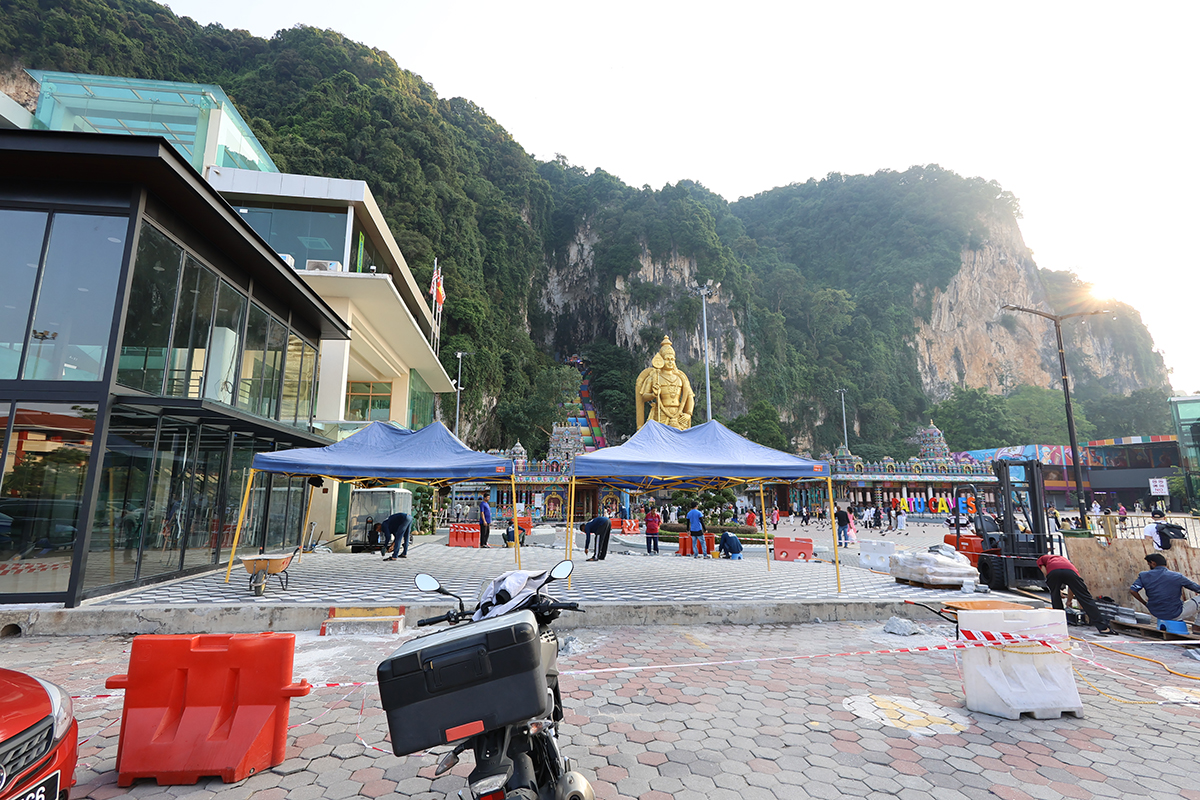 マレーシア クアラルンプールにあるバツー洞窟にて(入口)