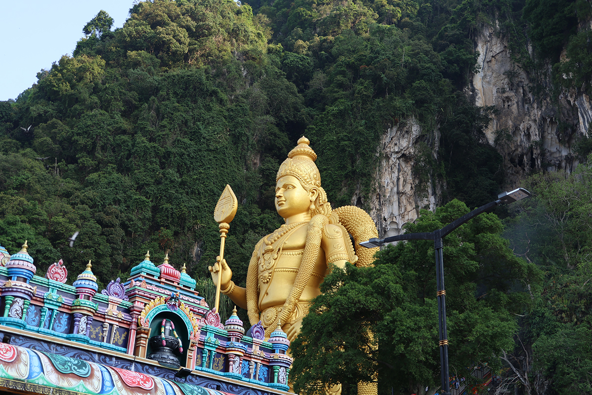 マレーシア クアラルンプールにあるバツー洞窟にて(仏像)