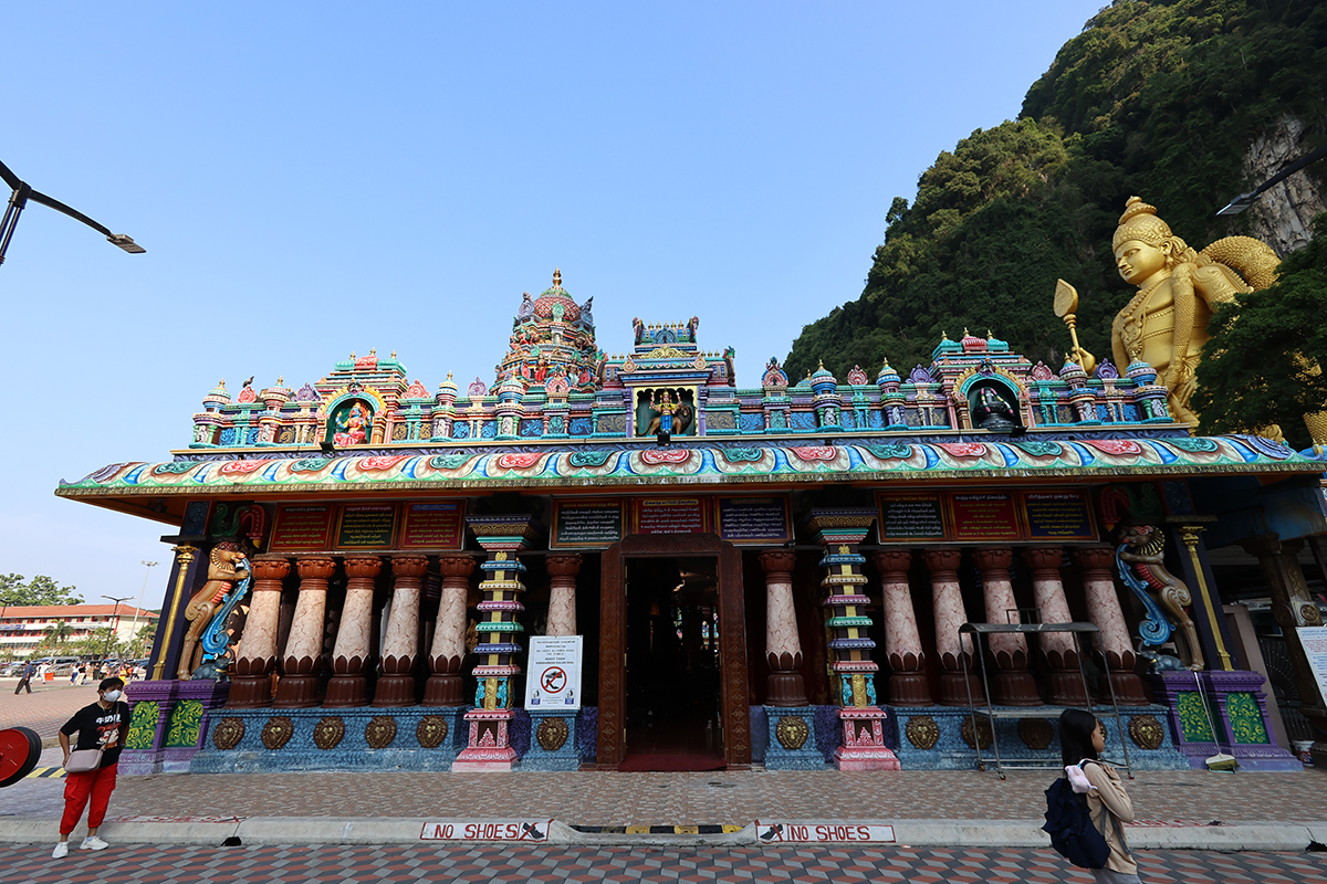 マレーシア クアラルンプールにあるバツー洞窟にて