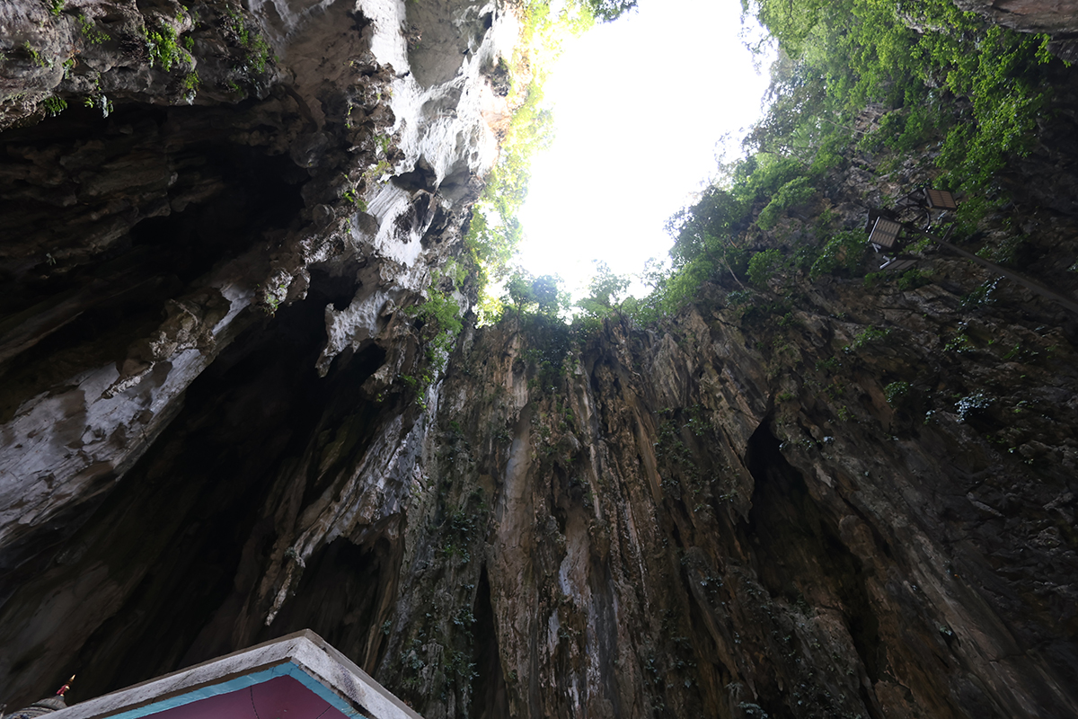 マレーシア クアラルンプールにあるバツー洞窟にて(洞窟内)