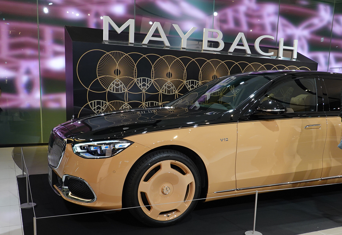 メルセデス・マイバッハ・バイ・ヴァージル アブローのフロント