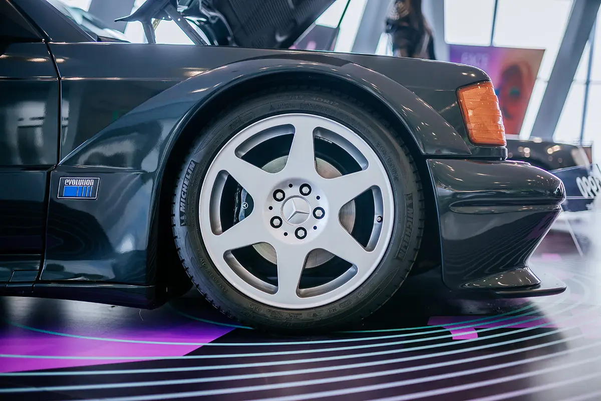 メルセデス・ベンツ 190E 2.5-16 エボリューションIIの展示車両（サイド / ホイール）