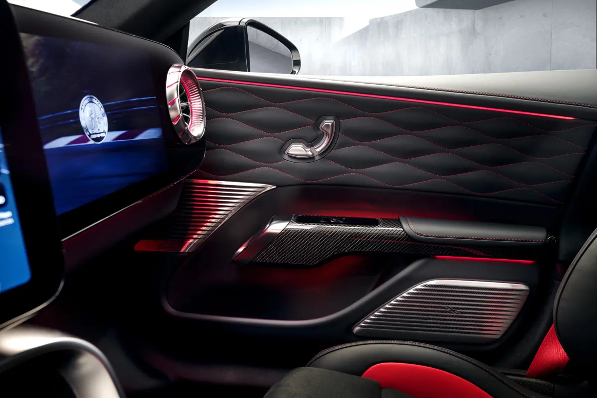 新型メルセデスAMG GT 4ドアクーペのインテリア、「ドアインナーパネル」