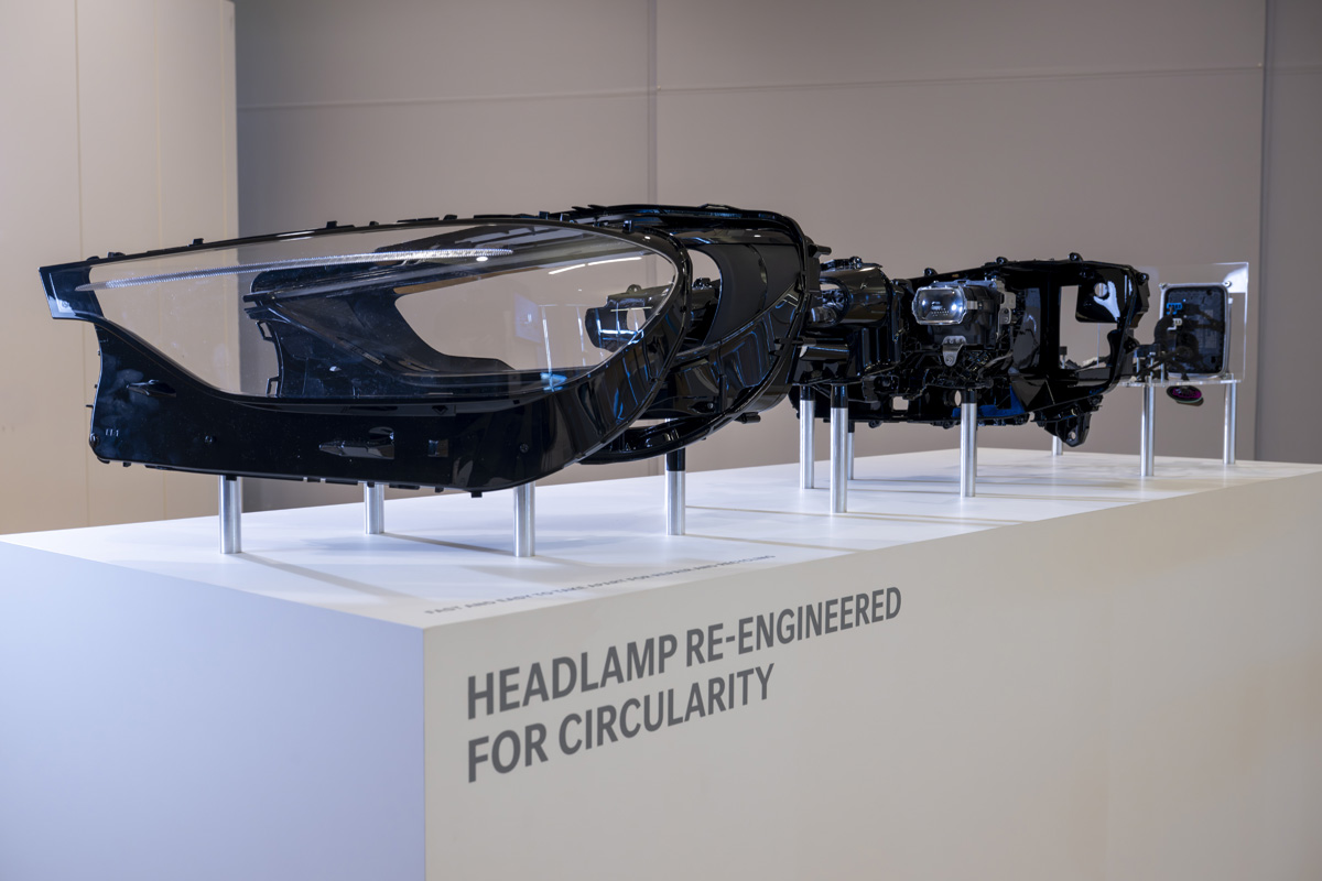 メルセデス・ベンツの利サウクルプロジェクト、「トゥモローXX」の説明画像（ヘッドライト）