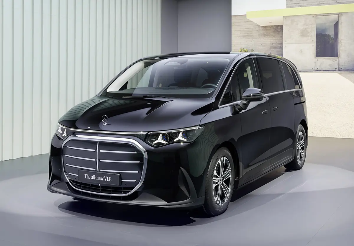 メルセデス・ベンツVLEの全景（フロント）