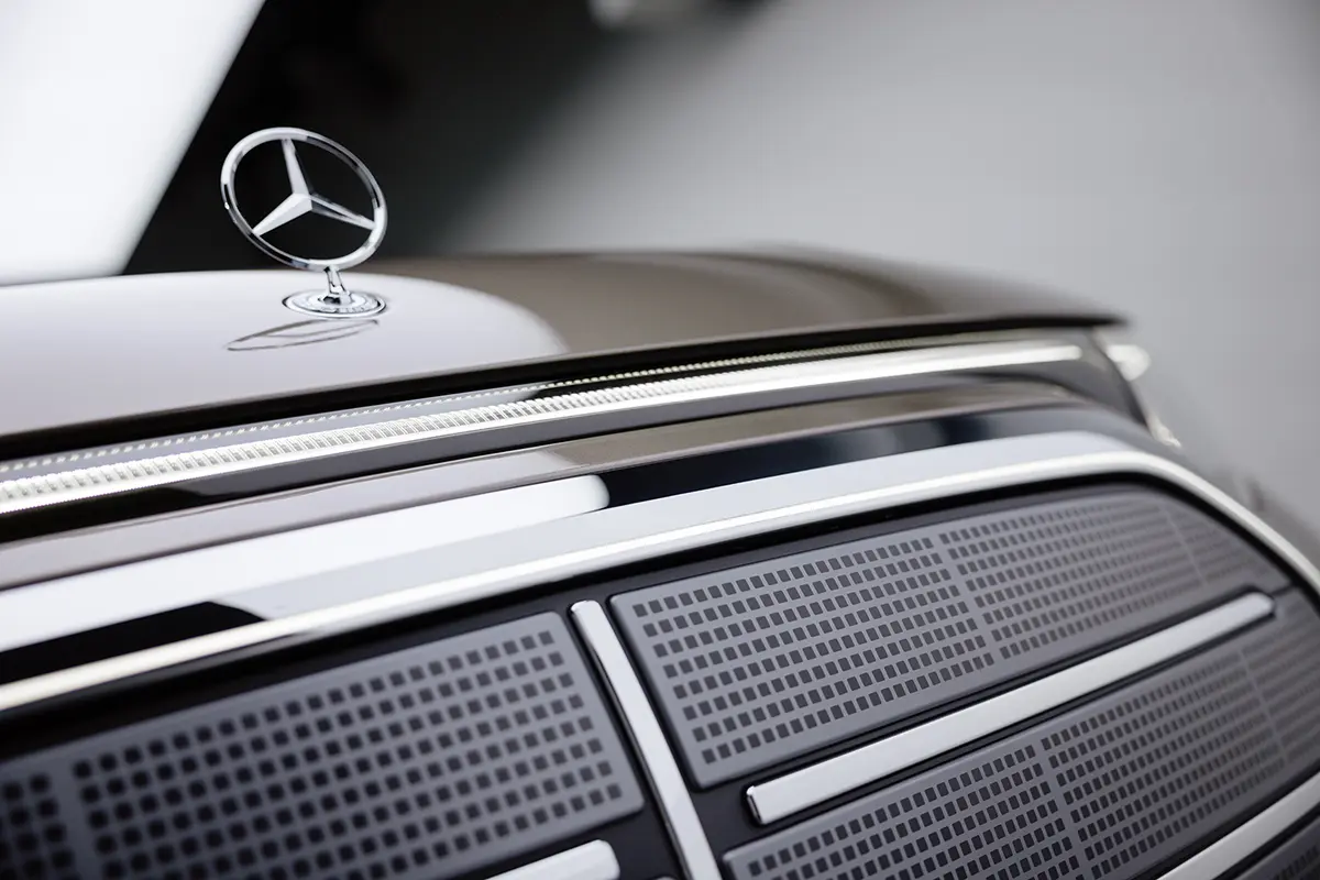 メルセデス・ベンツVLEのフロントグリルとスリーポインテッドスター