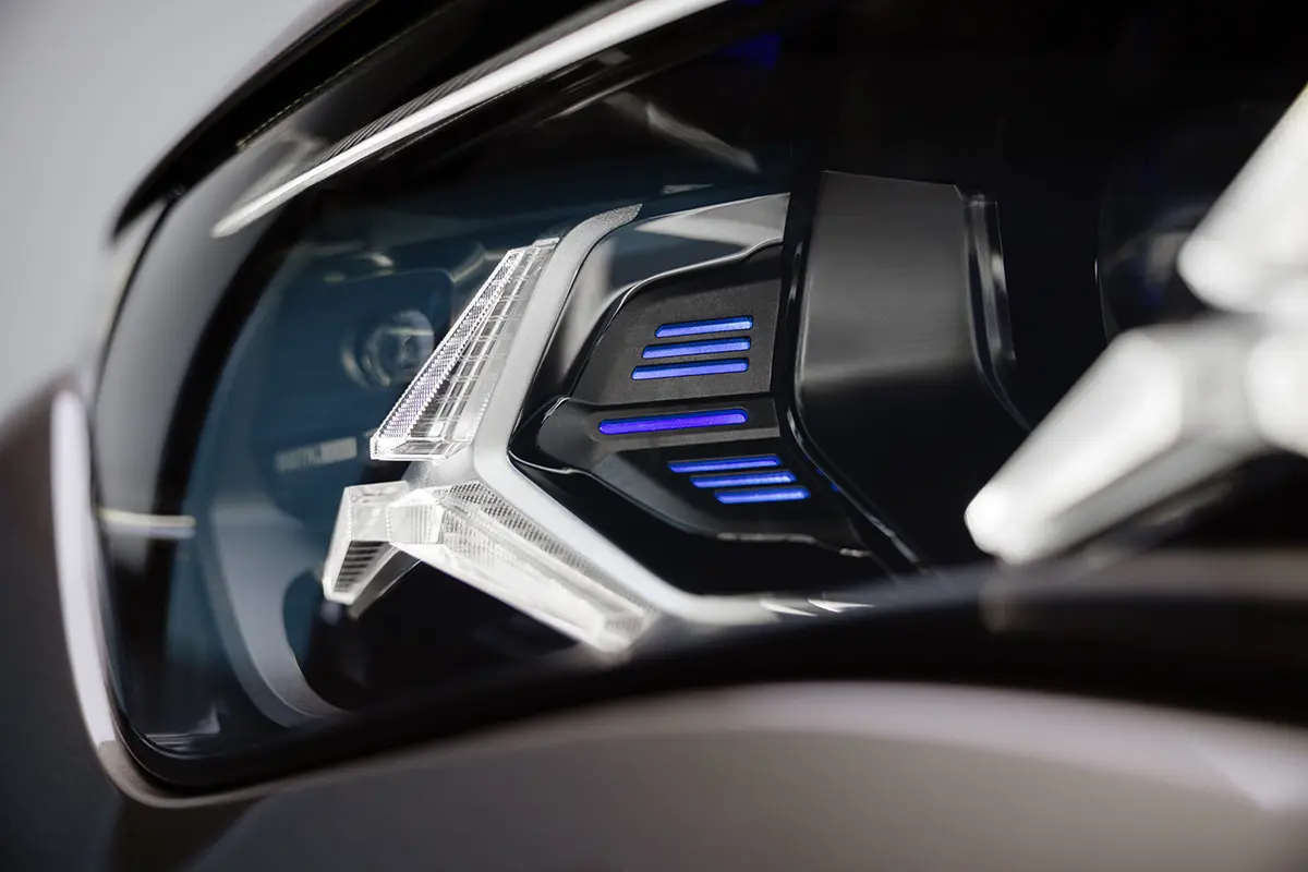 メルセデス・ベンツVLEのヘッドライト