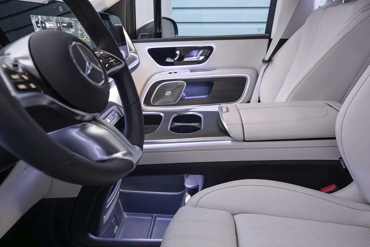 メルセデス・ベンツVLEのインテリア（運転席）