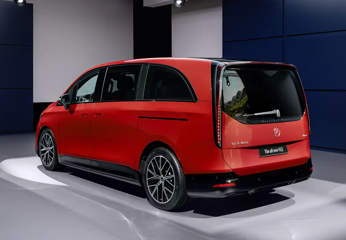 メルセデス・ベンツVLEの斜め後ろ