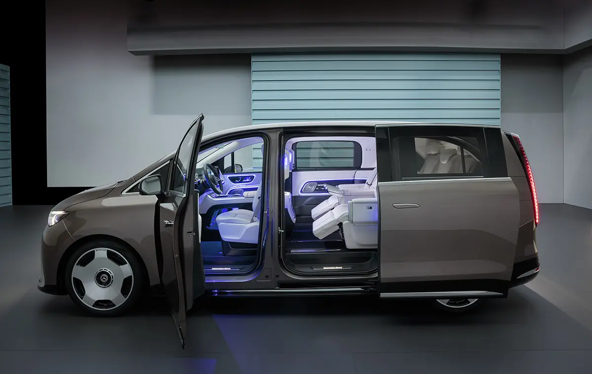 メルセデス・ベンツVLEのサイド（ドアオープン）