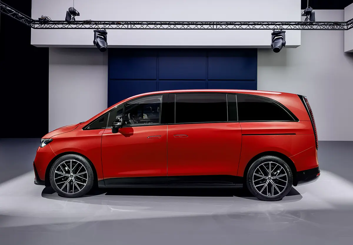 メルセデス・ベンツVLEのサイドビュー