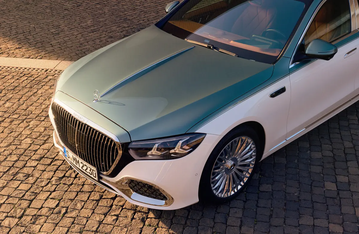 2026年モデルのメルセデス・マイバッハ（フロントフード）