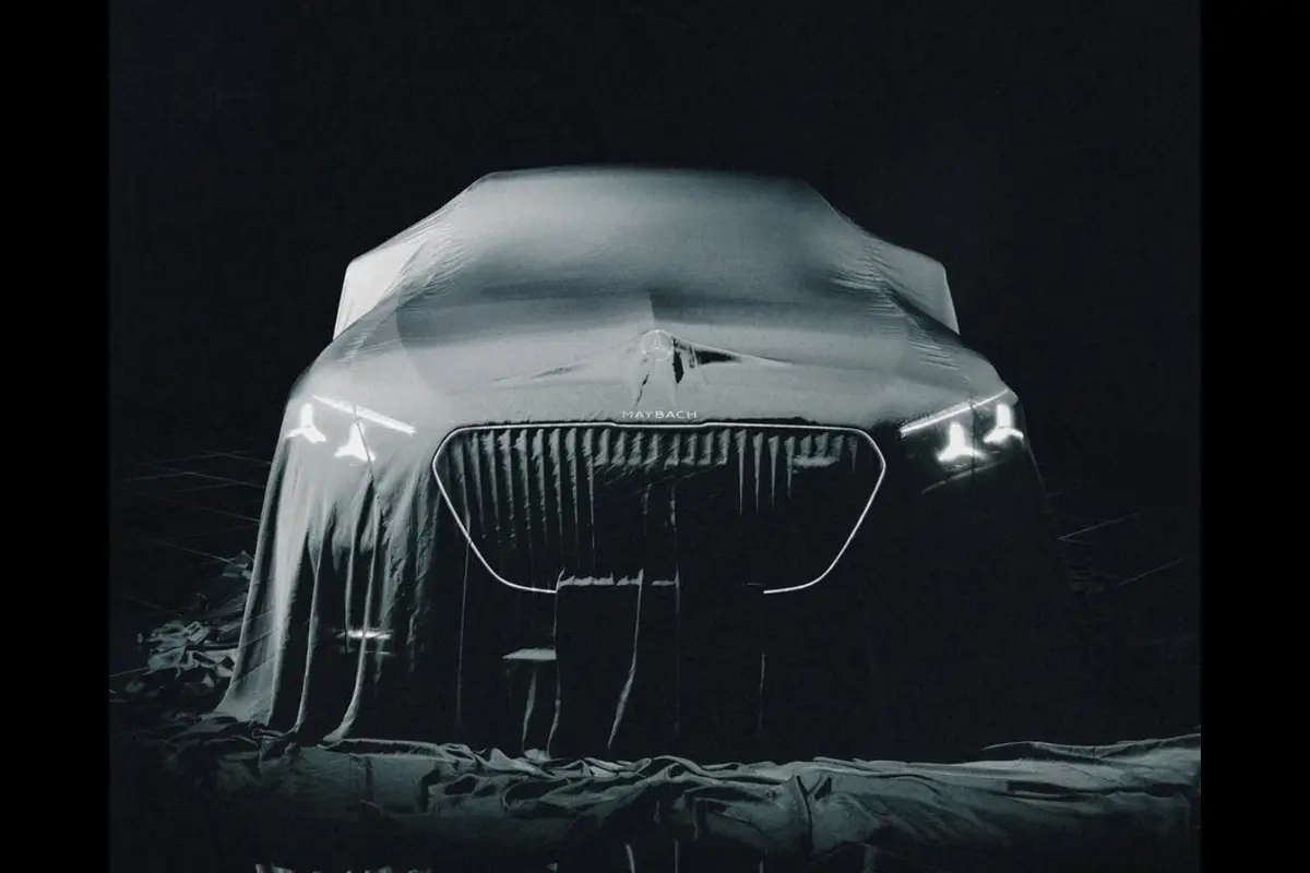 新型メルセデス・ベンツ・マイバッハのティーザー画像（正面）