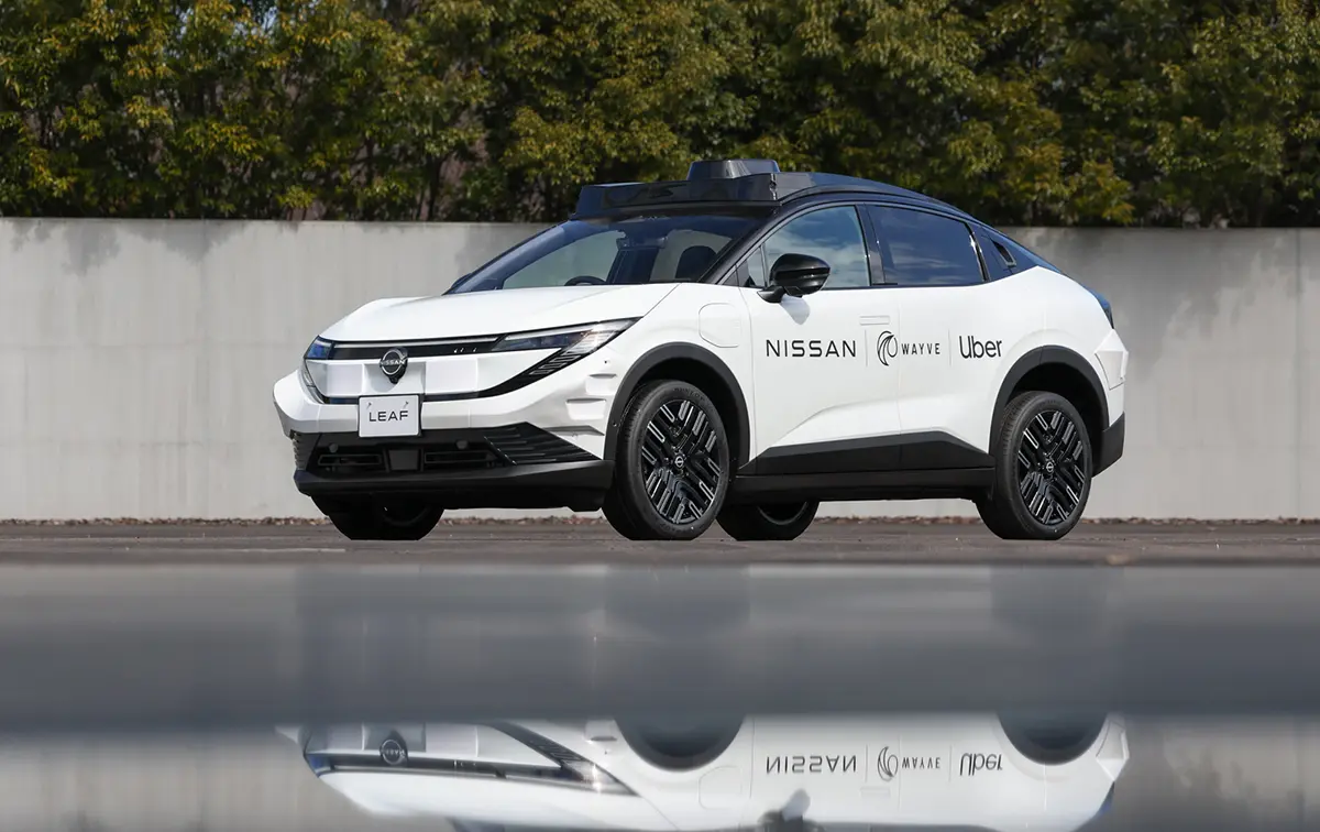 日産リーフをベースにしたロボタクシー（全景）