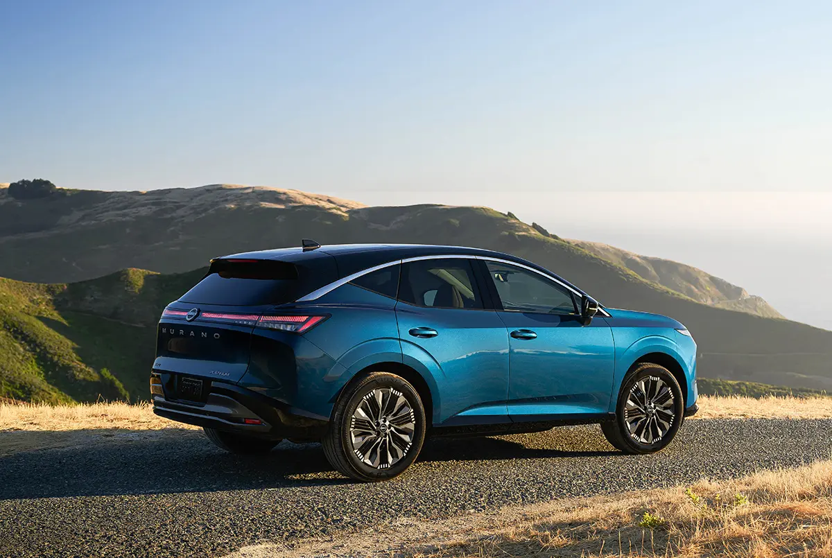 日産ムラーノ（米国仕様）のリヤ / ブルー