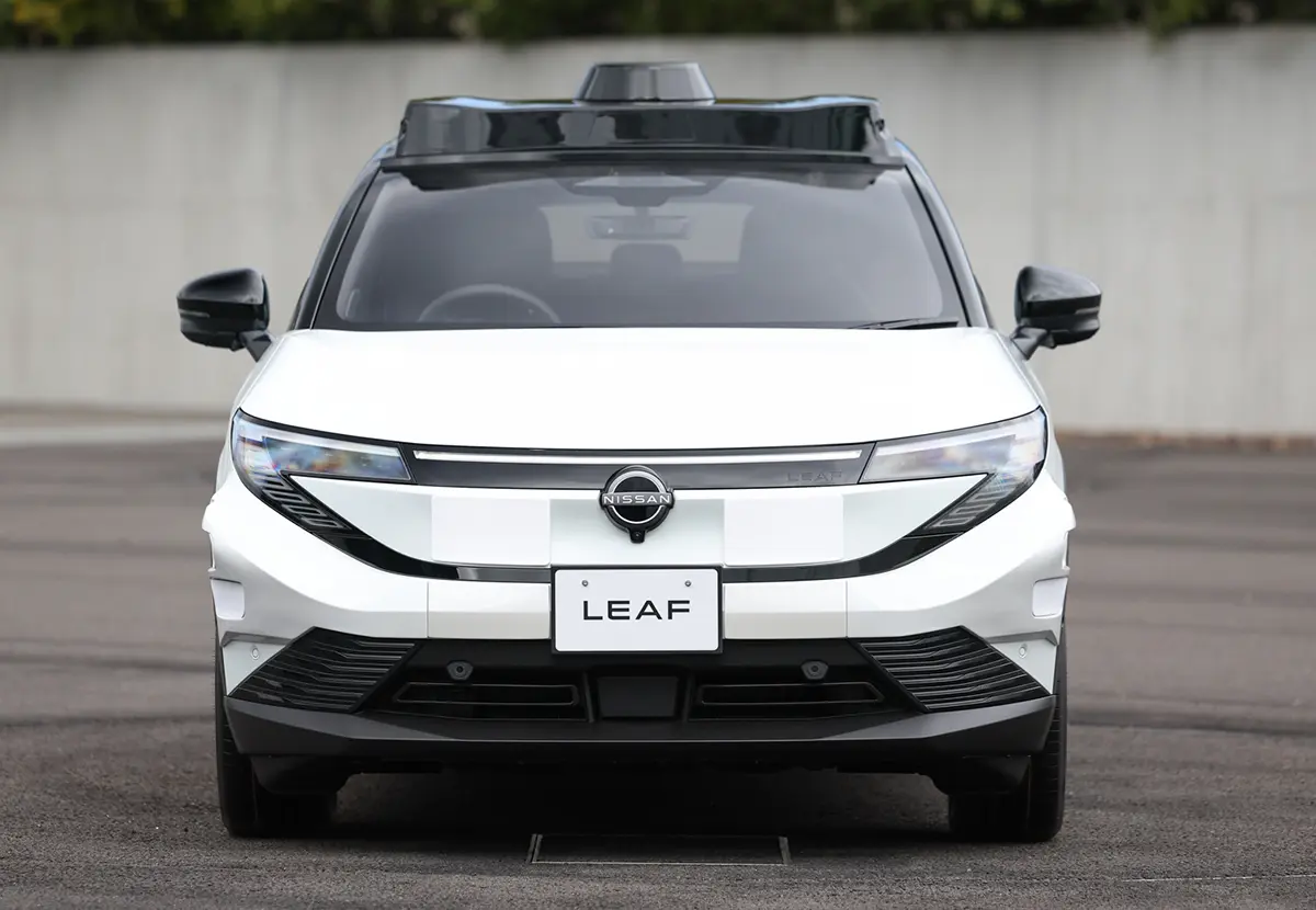 日産リーフをベースにしたロボタクシー（フロント）