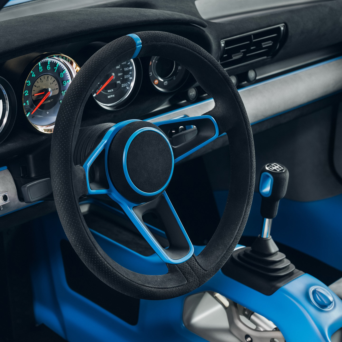 シンガー・ヴィークル・デザインのポルシェ911レストモッド、DLSターボ「サーマル」のステアリングホイール