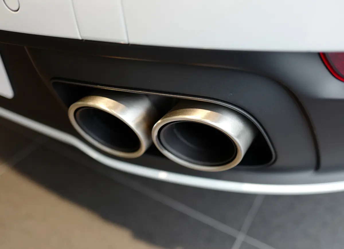 ポルシェ911のテールパイプ（デュアル）