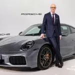 ポルシェ911ターボS（シルバー）とCEOであるマイケル・ライターズ