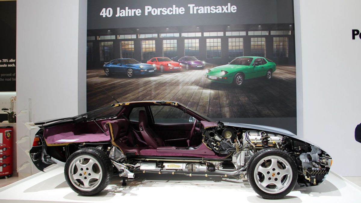 ポルシェ924のカットモデル