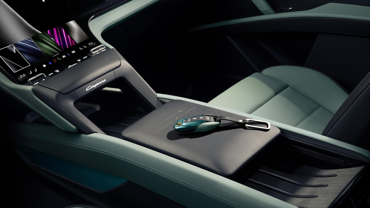 ポルシェ「カイエンS エレクトリック」インテリア（センターコンソール）