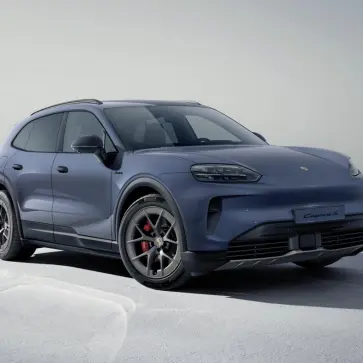 ポルシェ「カイエンS エレクトリック」斜め前からの画像