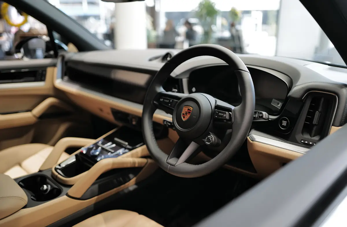 ポルシェ・カイエンのステアリングホイール