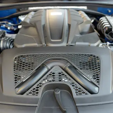 ポルシェ・マカンのエンジンルーム