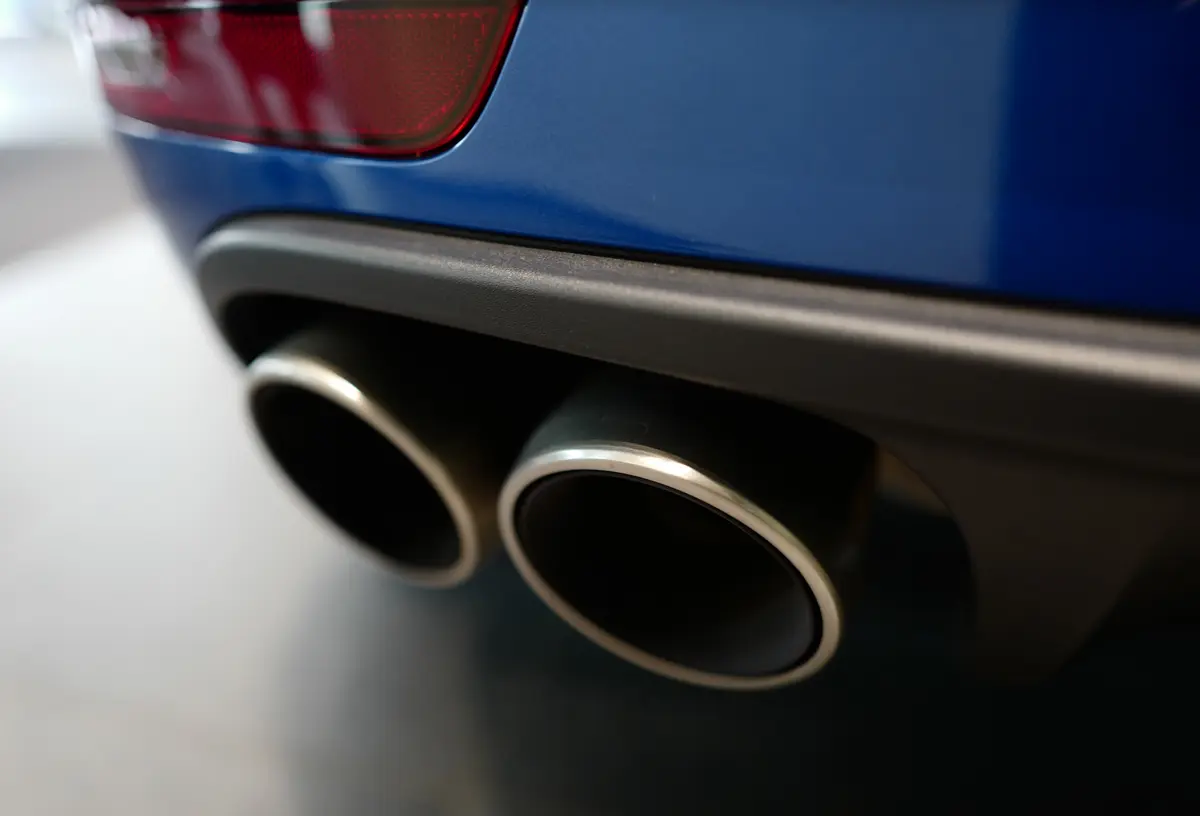 ポルシェ マカン Sのテールパイプ（デュアル）