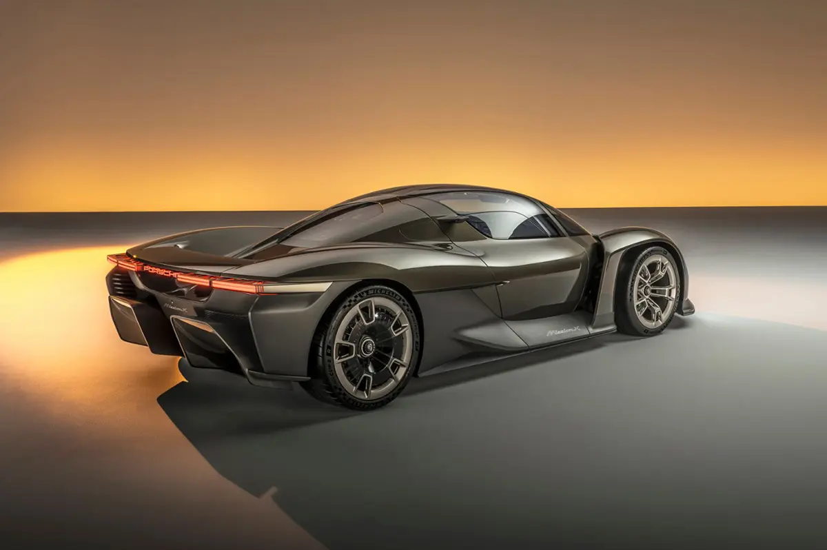 ポルシェ「ミッションX」コンセプトのリアサイド