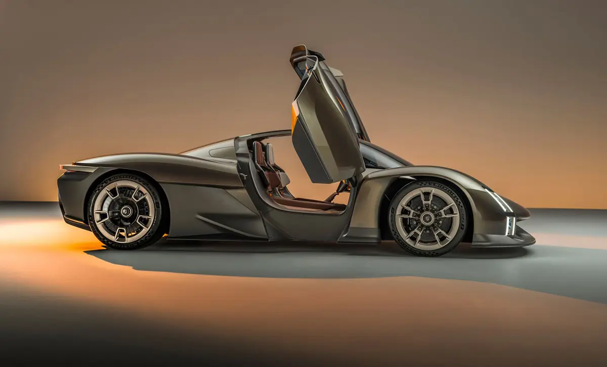 ポルシェ「ミッションX」コンセプトのサイド（ドアオープン）